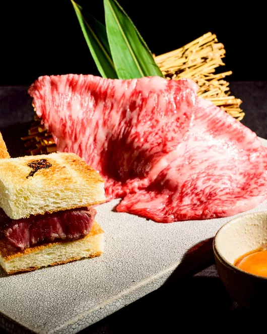 才色兼備の「みやび」コース|ヒレのステーキサンド/サーロイン焼きすき <1ドリンク付>
